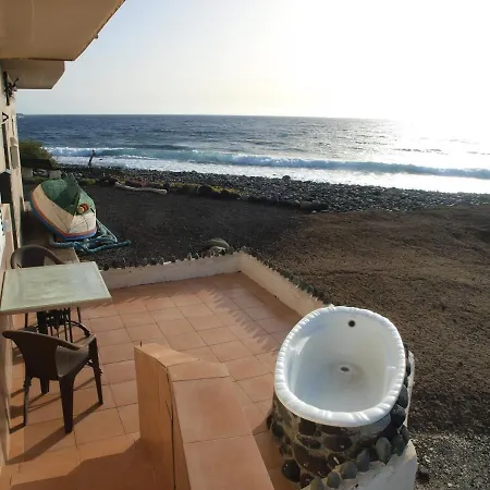 Sunrise Directly At The Sea 아파트 La Mareta