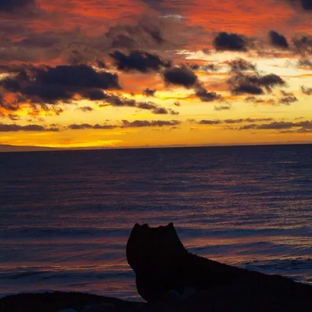 Sunrise Directly At The Sea 아파트 La Mareta