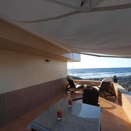 Sunrise Directly At The Sea 아파트 *